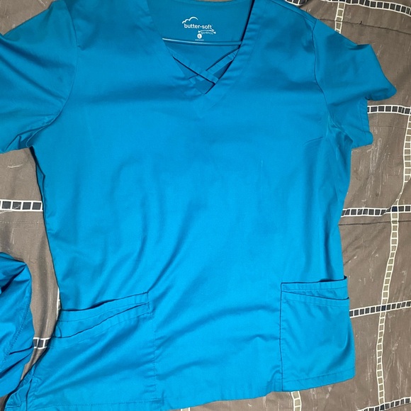 Uniform Advantage Blue Buttersoft Scrub Set - Picture 1 of 6